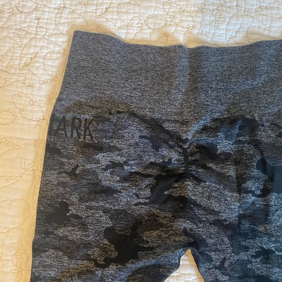 Gymshark gray camo leggings - Picture 4 of 5